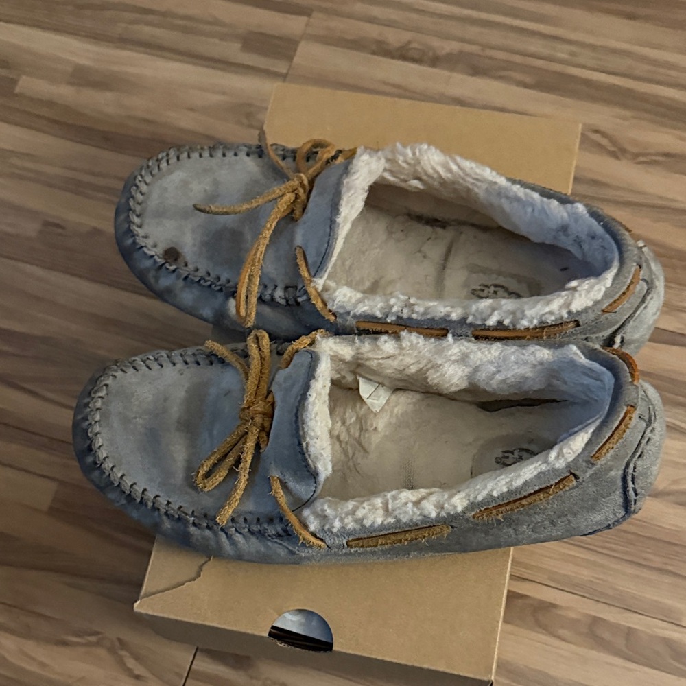 Cozy Gray UGG size 8 Moccasins